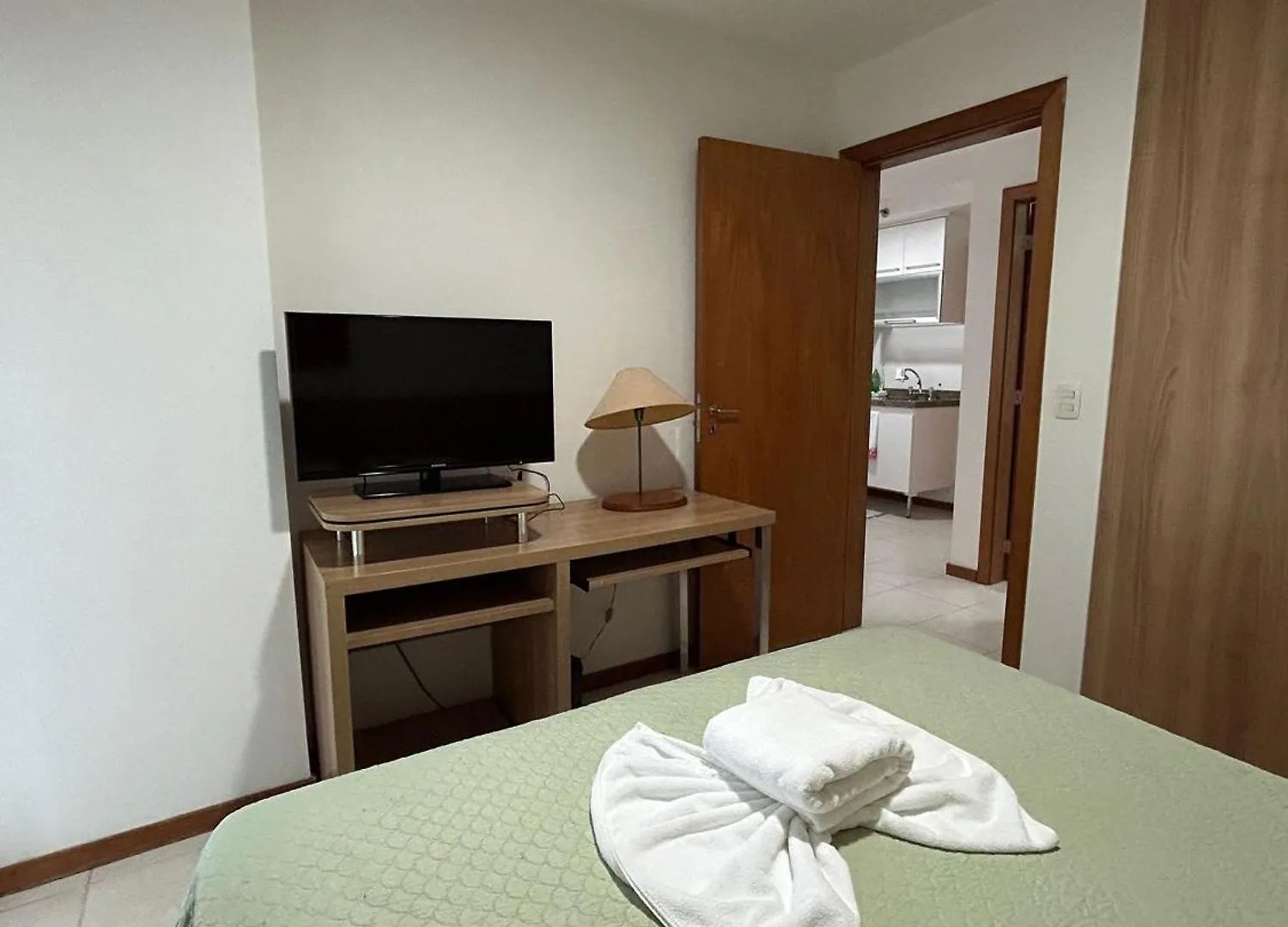 B410 Apartamento Amplo Em Area Central De Bsb Brasília 0*,