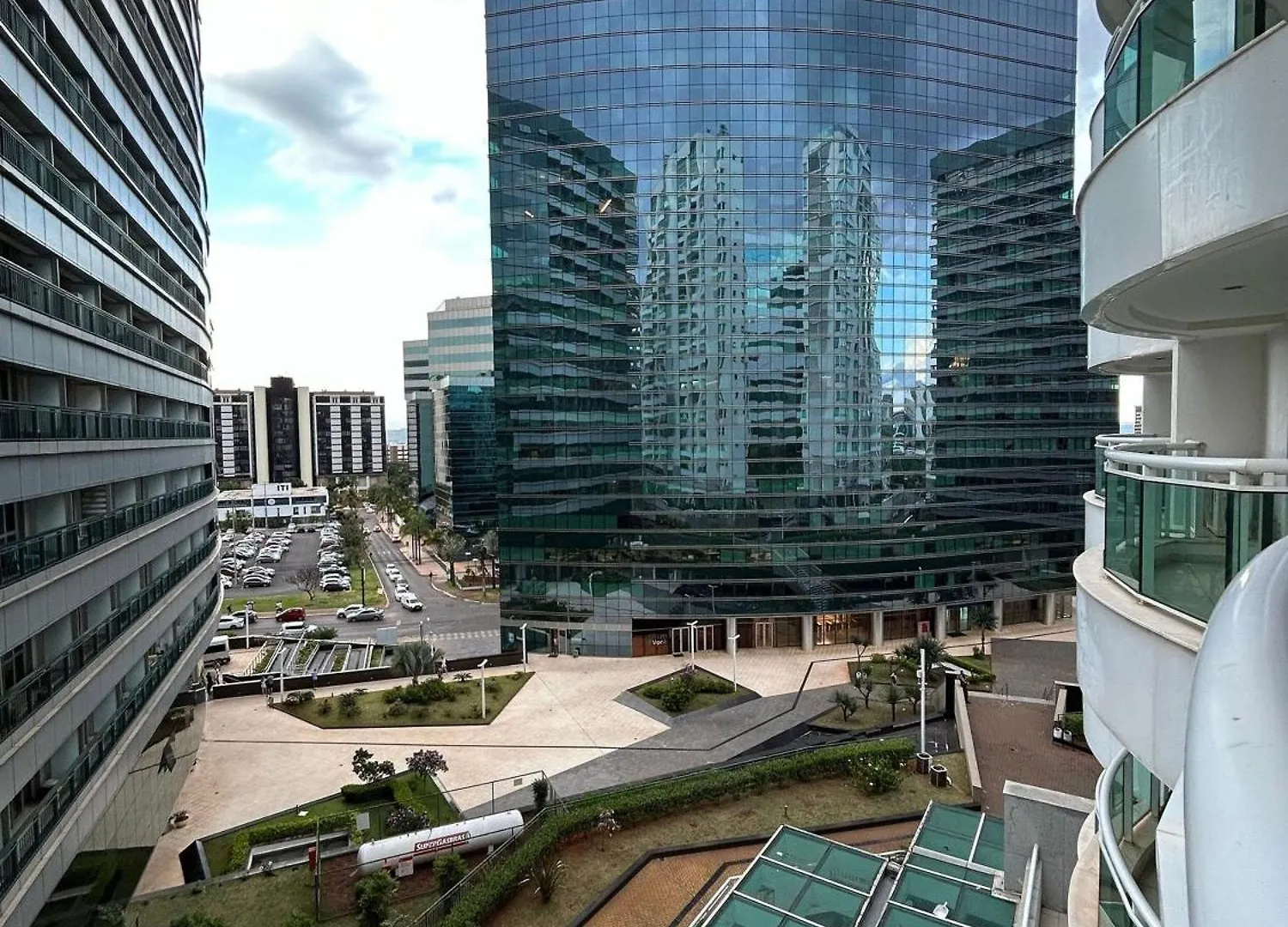 B410 Apartamento Amplo Em Area Central De Bsb Brasília