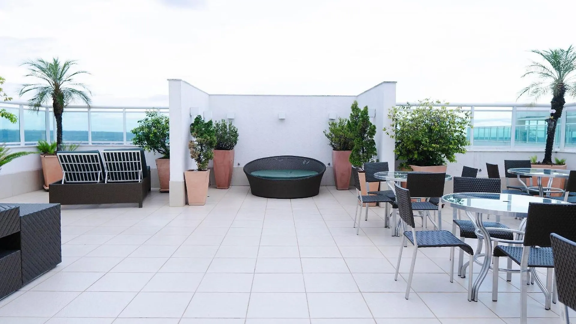 B410 Apartamento Amplo Em Area Central De Bsb Brasília
